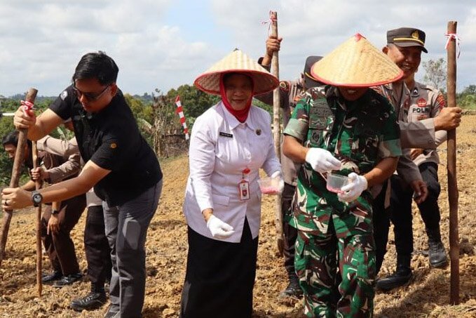 Polres Barut Inisiasi Penanaman Tanam Jagung Serentak Kuartal IV Tahun 2025