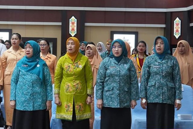 Ketua TP PKK Barut Hadiri Kunker Ketum TP PKK Pusat Tri Tito Karnavian