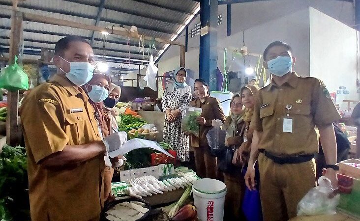 Tim GEMPUR Pasar Lakukan Pengawasan di Pasar Pendopo Muara Teweh, Guna Pastikan Bahan Pangan Aman