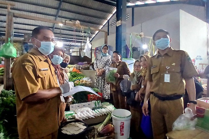 Tim GEMPUR Pasar Lakukan Pengawasan di Pasar Pendopo Muara Teweh, Guna Pastikan Bahan Pangan Aman