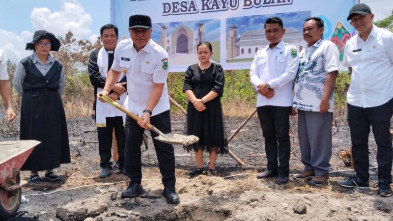 Wakil Bupati Kapuas Lakukan Peletakkan Batu Pertama Pembangunan Gereja Agape