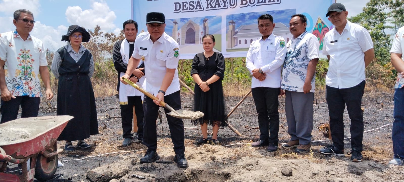 Wakil Bupati Kapuas Lakukan Peletakkan Batu Pertama Pembangunan Gereja Agape