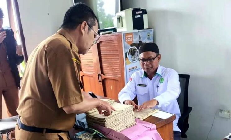 Legislator Apresiasi Langkah Dinas Kearsipan dan Perpustakaan Barut Terima Naskah Kuno dan Akan Mendigitalisasi