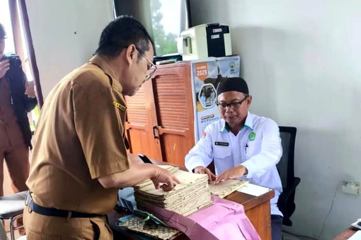 Legislator Apresiasi Langkah Dinas Kearsipan dan Perpustakaan Barut Terima Naskah Kuno dan Akan Mendigitalisasi