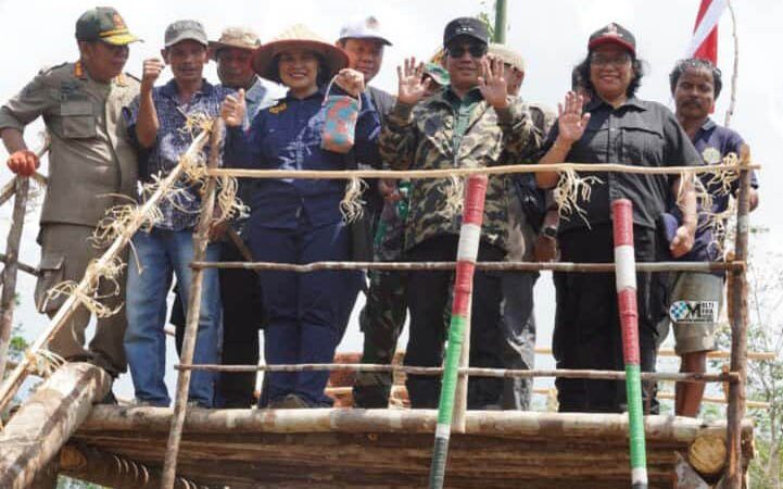 Dukung Program Nasional, Bupati Mura Laksanakan Tanam Padi Gogo di Kelurahan Saripoi