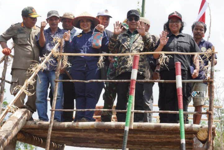 Dukung Program Nasional, Bupati Mura Laksanakan Tanam Padi Gogo di Kelurahan Saripoi