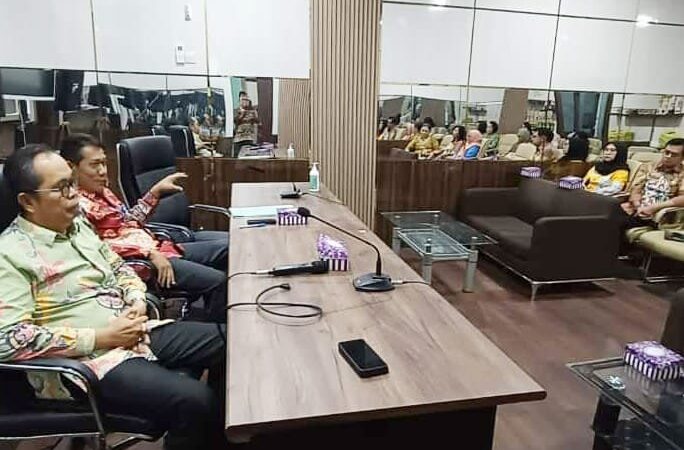 Persiapan HUT ARSADA ke-25, Direktur RSUD dr. H. Soemarno Sosroatmodjo Pimpin Rapat Manajemen