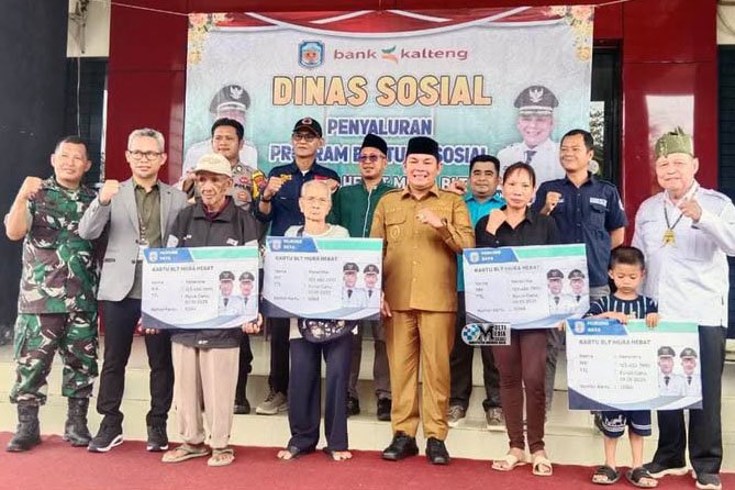 Tekan Angka Kemiskinan di Mura, Pemkab Mura Salurkan Kartu Hebat BLT