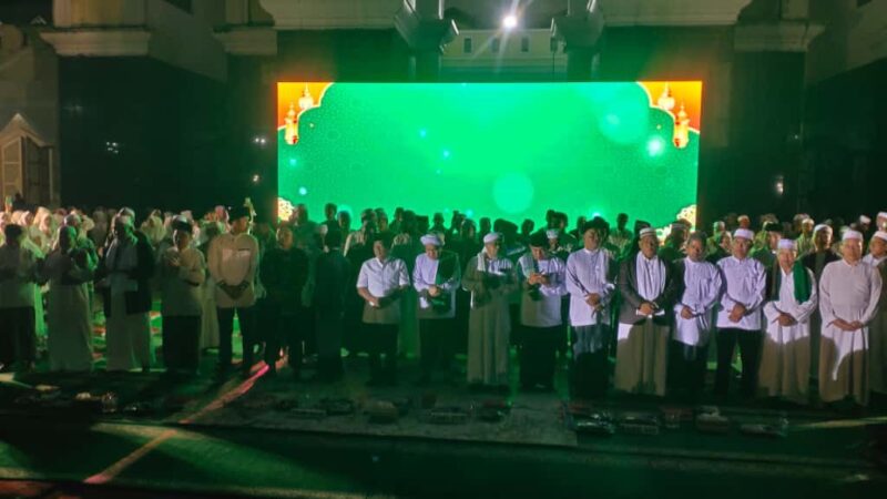 Ribuan Masyarakat Padati Tabligh Akbar dan Murung Raya Bershalawat Bersama Guru Udin Samarinda