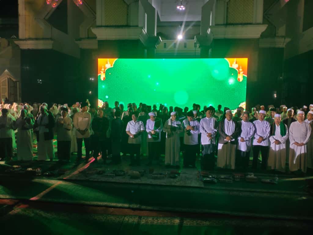 Ribuan Masyarakat Padati Tabligh Akbar dan Murung Raya Bershalawat Bersama Guru Udin Samarinda