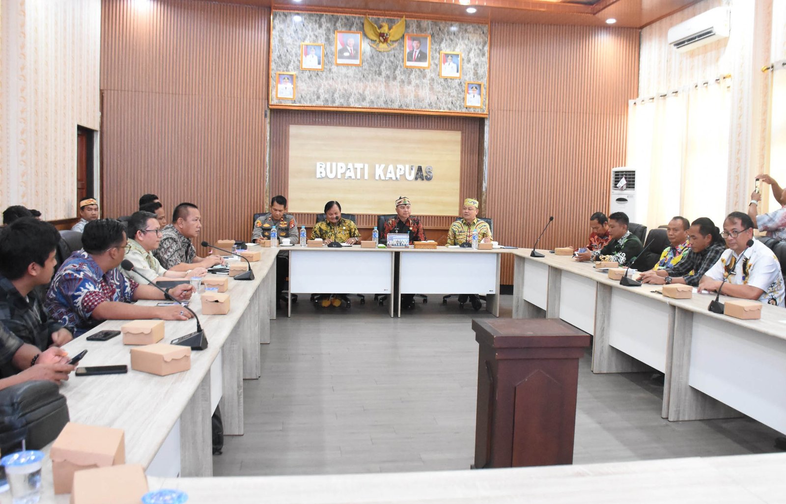 Ketua DPRD Kapuas Hadiri Rapat Mediasi Terkait Tuntutan Plasma 20% Masyarakat Kapuas Tengah dan Pasak Talawang
