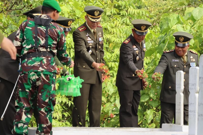 Dandim 1013/Mtw Pimpin Ziarah Daerah Menyambut HUT TNI Ke – 80