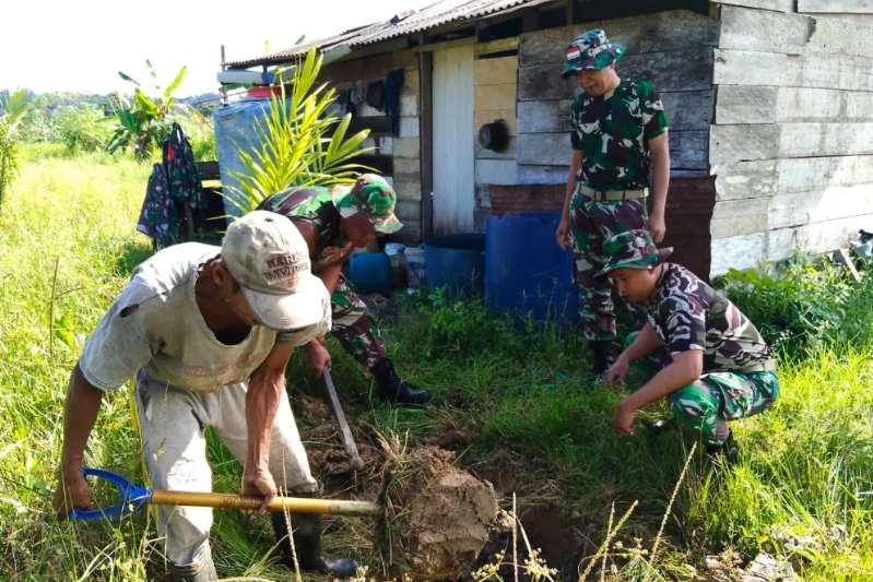 Semangat Gotong Royong Menyelimuti Harapan, Satgas TMMD ke-126 Kodim 1013/Mtw Bangun Fasilitas MCK untuk Warga