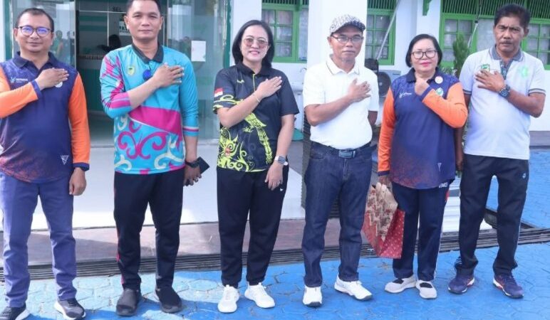 Pemberian BerAKHLAK Award Lingkup Dinkes Barito Utara