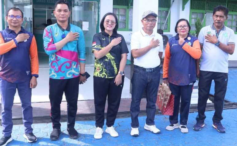 Pemberian BerAKHLAK Award Lingkup Dinkes Barito Utara
