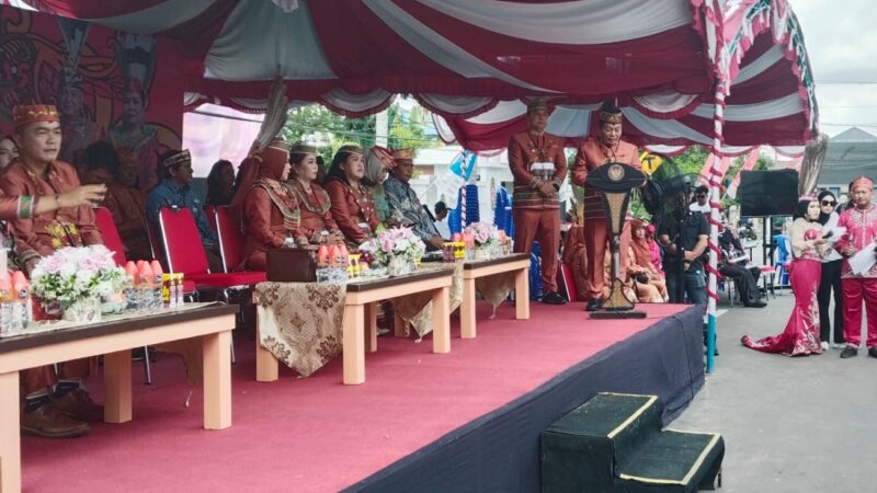 Bupati Lepas Ribuan Peserta Karnaval Budaya Meriahkan Harjad ke-220 Kota Kuala Kapuas dan HUT ke-75 Pemkab Kapuas